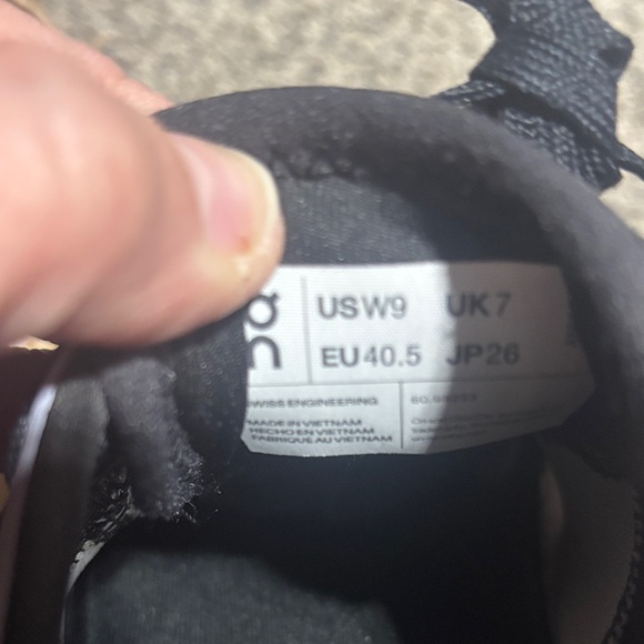 On Running woman’s Athletic Shoes in Gray and White - Picture 4 of 7